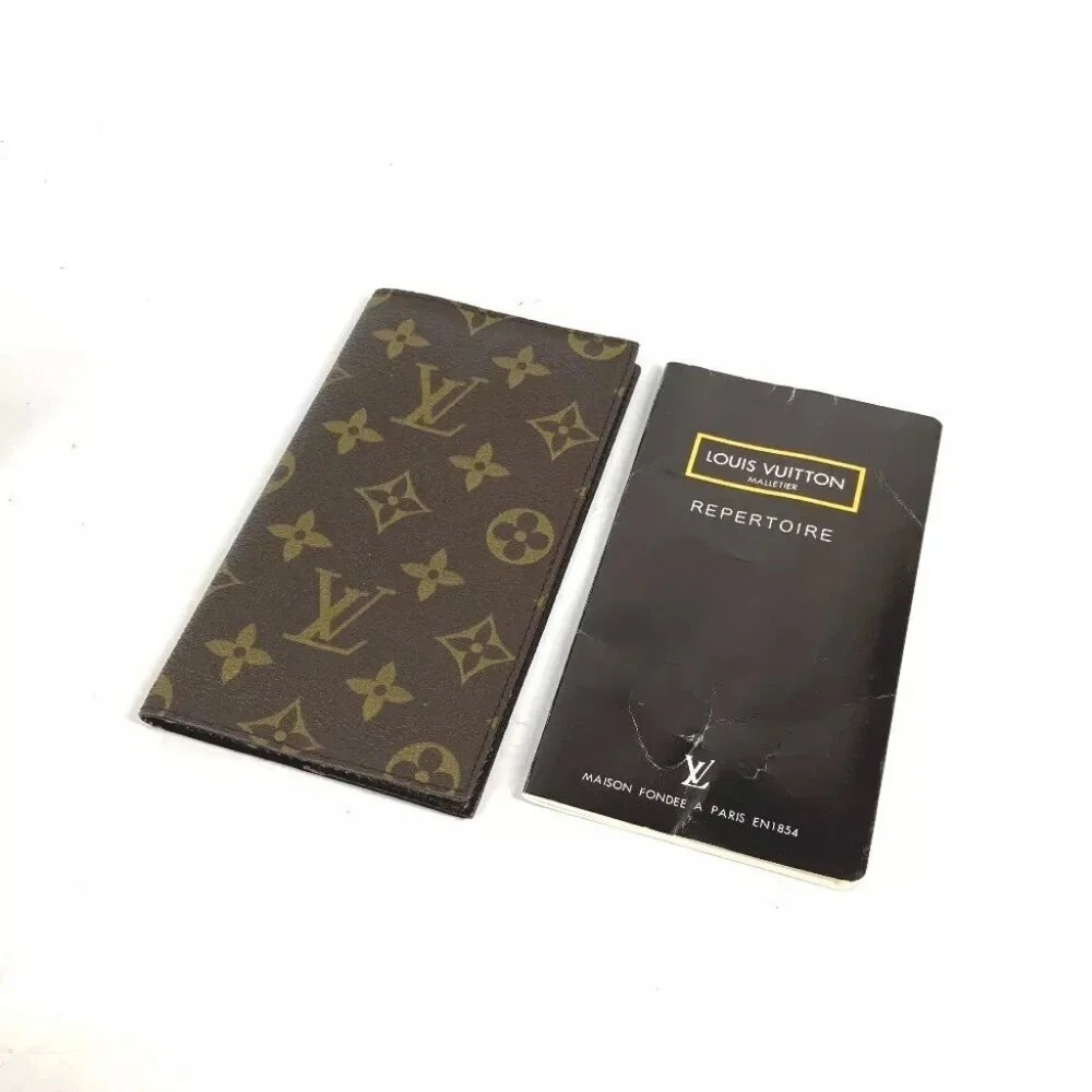 Louis Vuitton outside minor